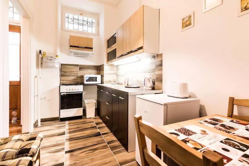 בודפשט Quiet Apartment Just 10 Minutes From The Center מראה חיצוני תמונה